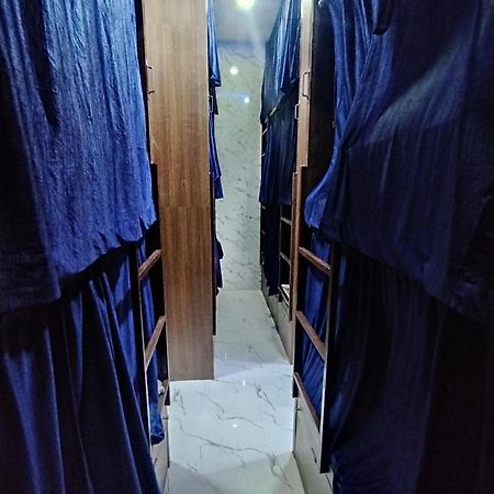 Ayala Pg Dormitory Ac Deluxe1 Mumbai Bagian luar foto