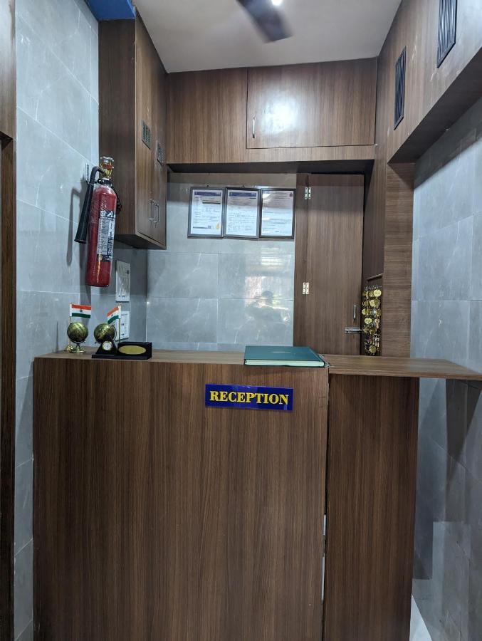 Ayala Pg Dormitory Ac Deluxe1 Mumbai Bagian luar foto