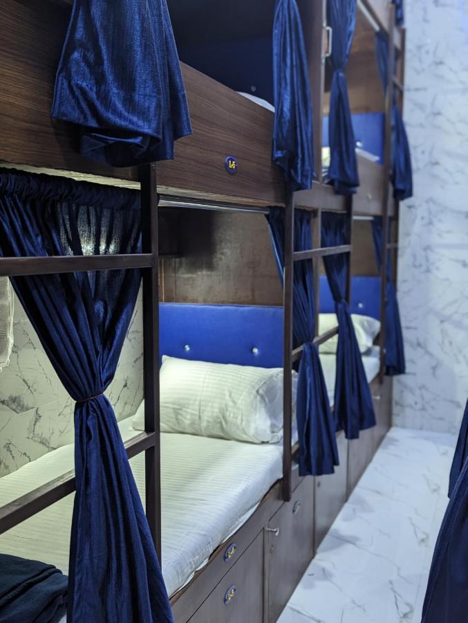 Ayala Pg Dormitory Ac Deluxe1 Mumbai Bagian luar foto
